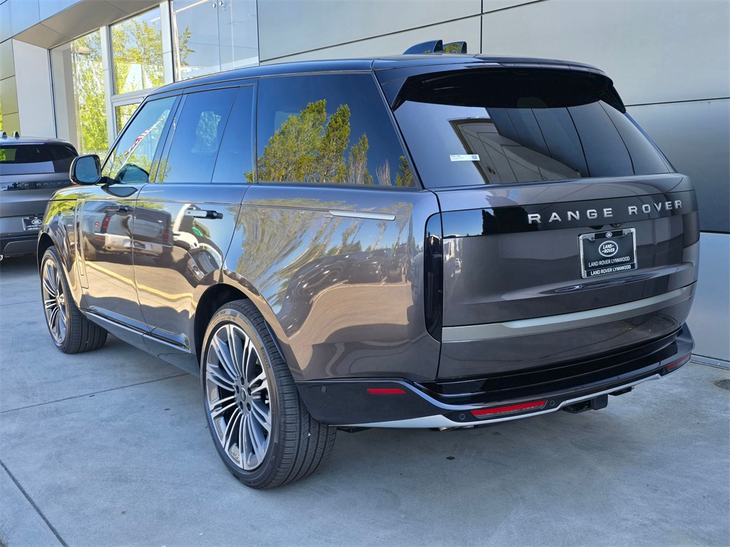2025 Land Rover Range Rover SE photo 5