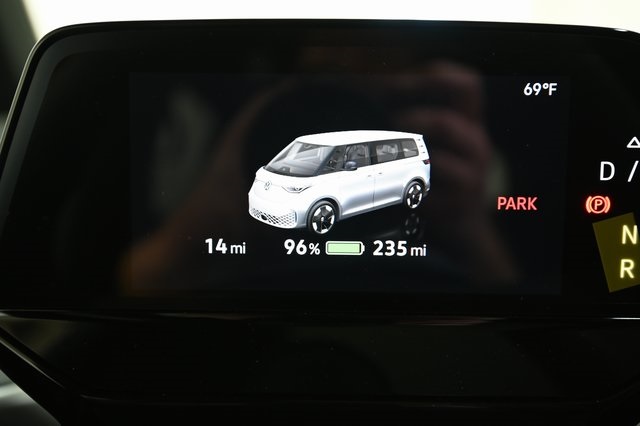 2025 Volkswagen ID. Buzz Pro Plus photo 23