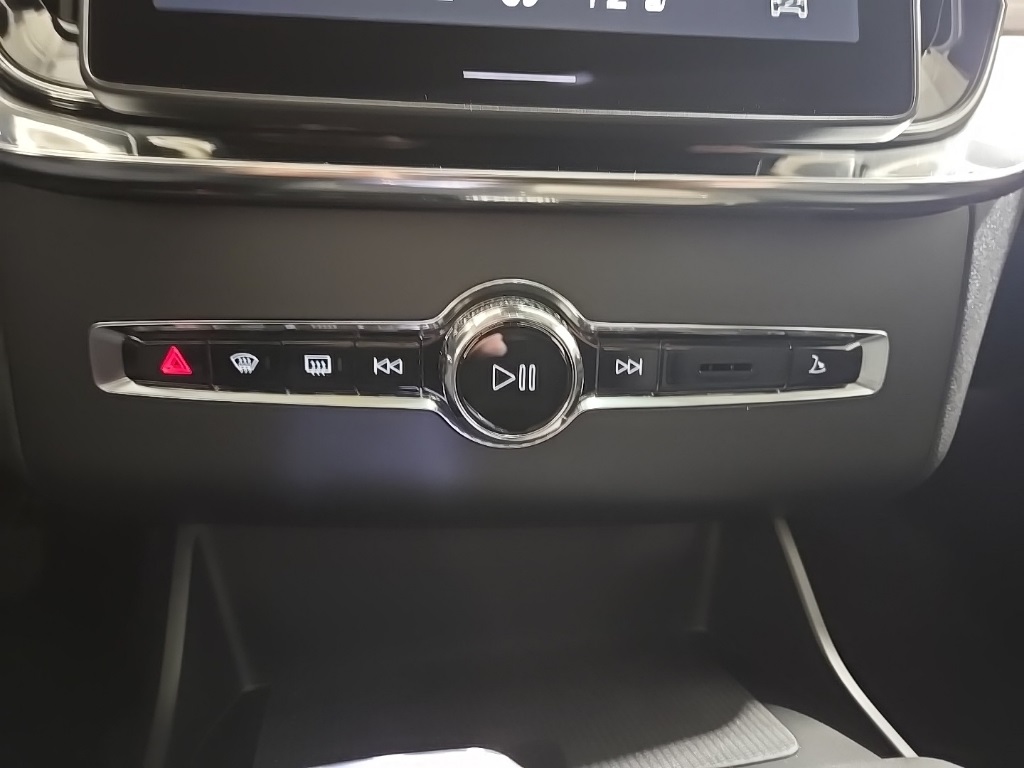 2026 Volvo XC90 Plus photo 15
