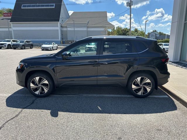 2025 Volkswagen Taos SE photo 4