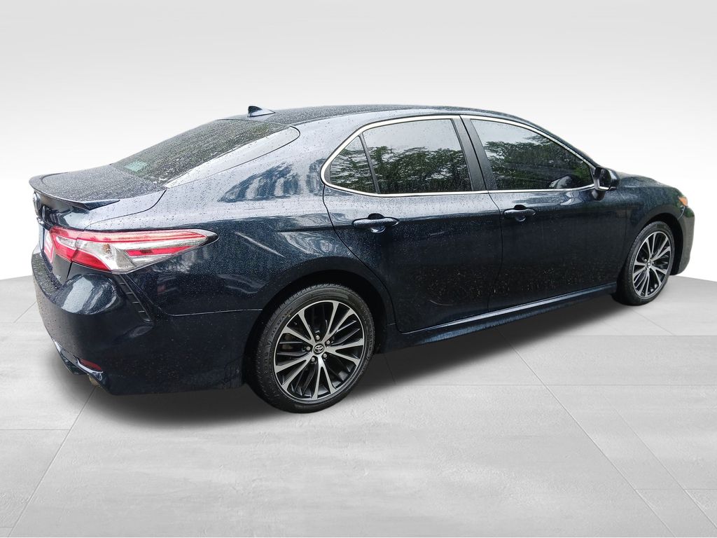 2020 Toyota Camry SE photo 5