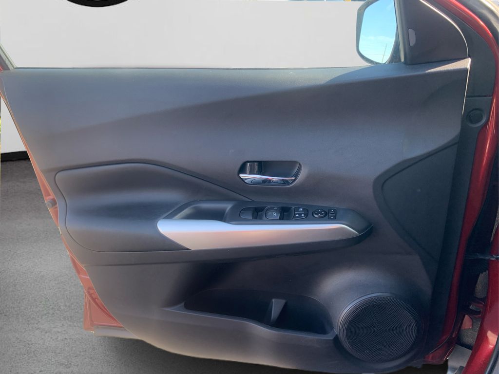 2020 Nissan Kicks SR photo 19