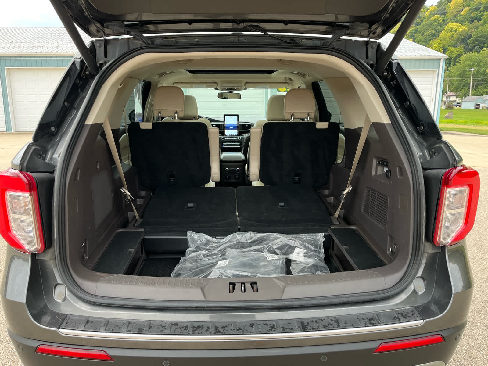 2020 Ford Explorer Platinum photo 11