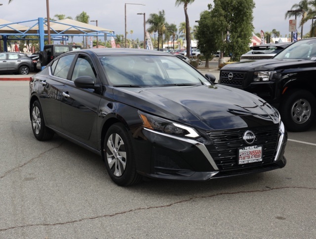 2025 Nissan Altima 2.5 S photo 2