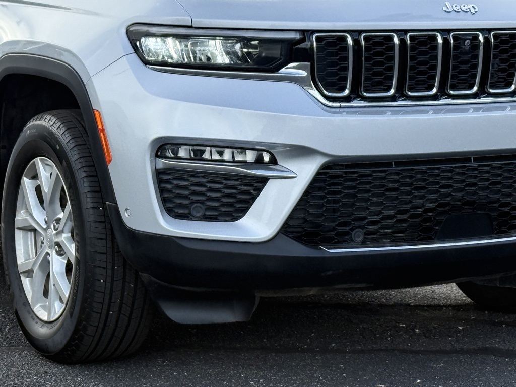 2024 Jeep Grand Cherokee Limited photo 2
