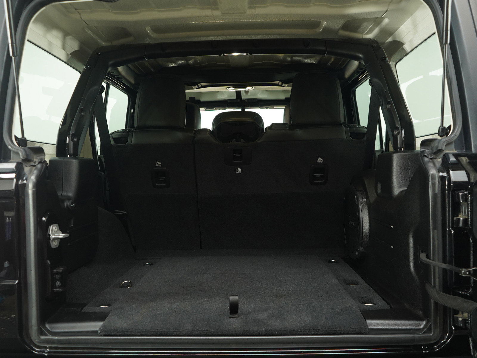 2021 Jeep Wrangler Unlimited Sahara photo 16
