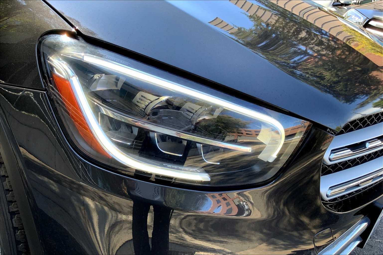 2021 Mercedes Benz GLC 300 photo 26