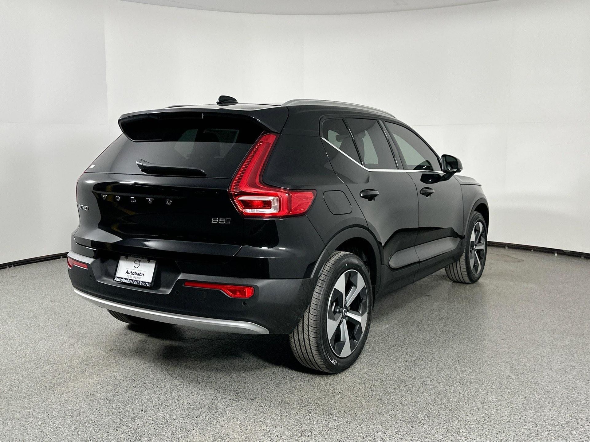 2025 Volvo XC40 AWD Core photo 4