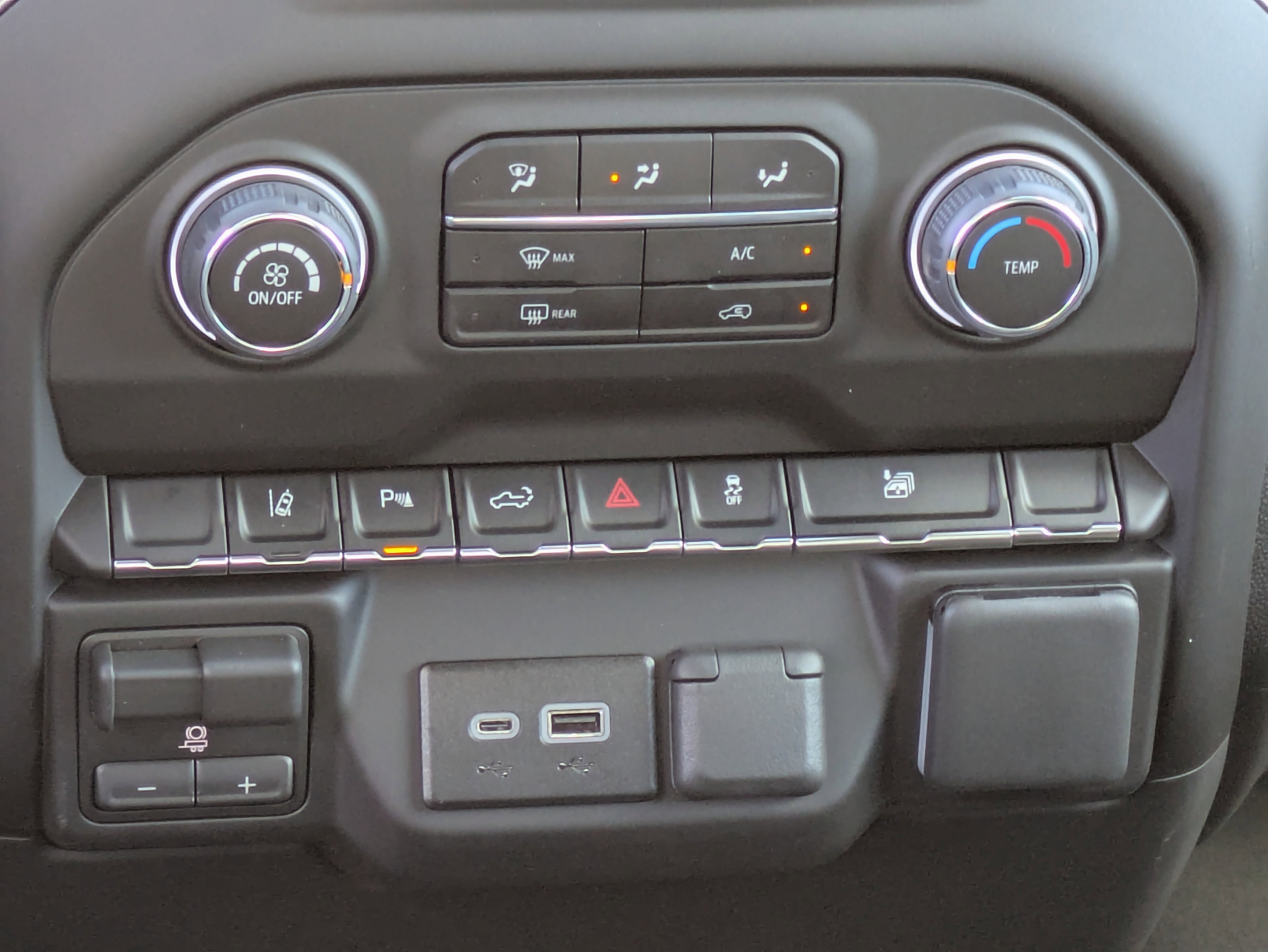 2026 Chevrolet Silverado 2500HD Custom photo 3