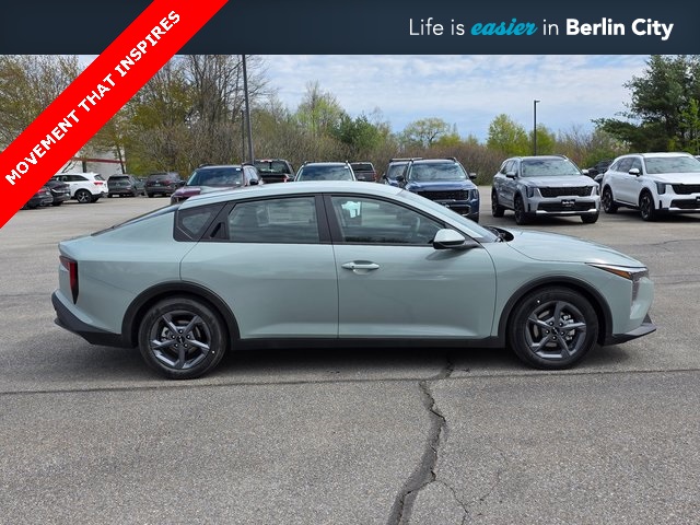 2025 Kia K4 LXS photo 2