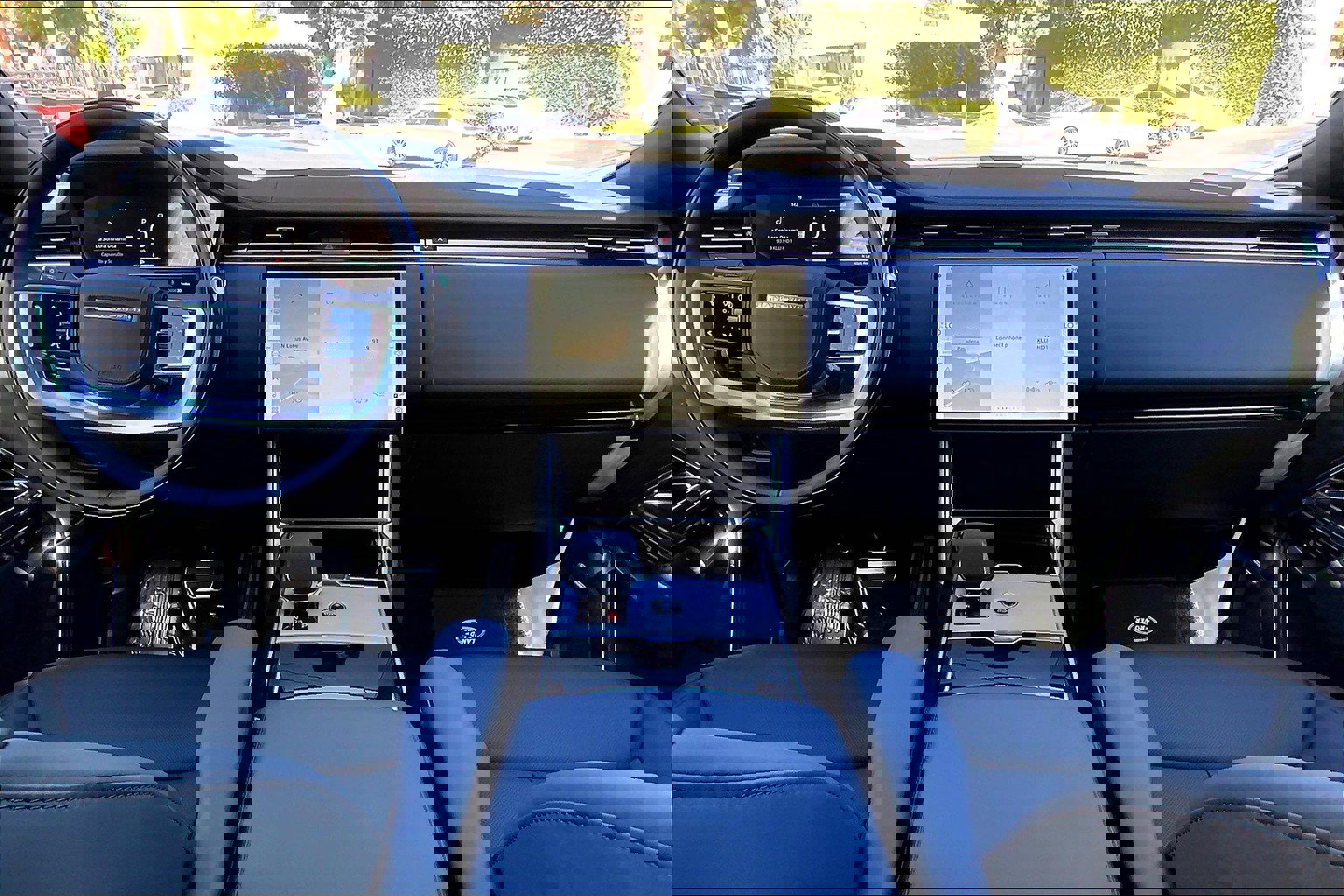 2025 Land Rover Range Rover SE photo 4
