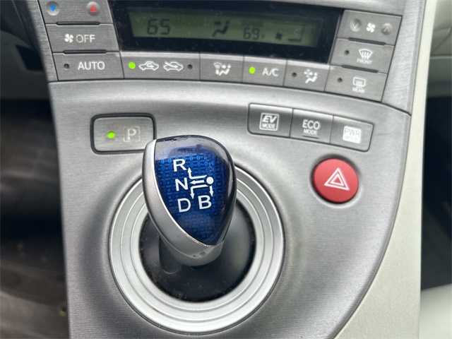 2013 Toyota Prius Four photo 17