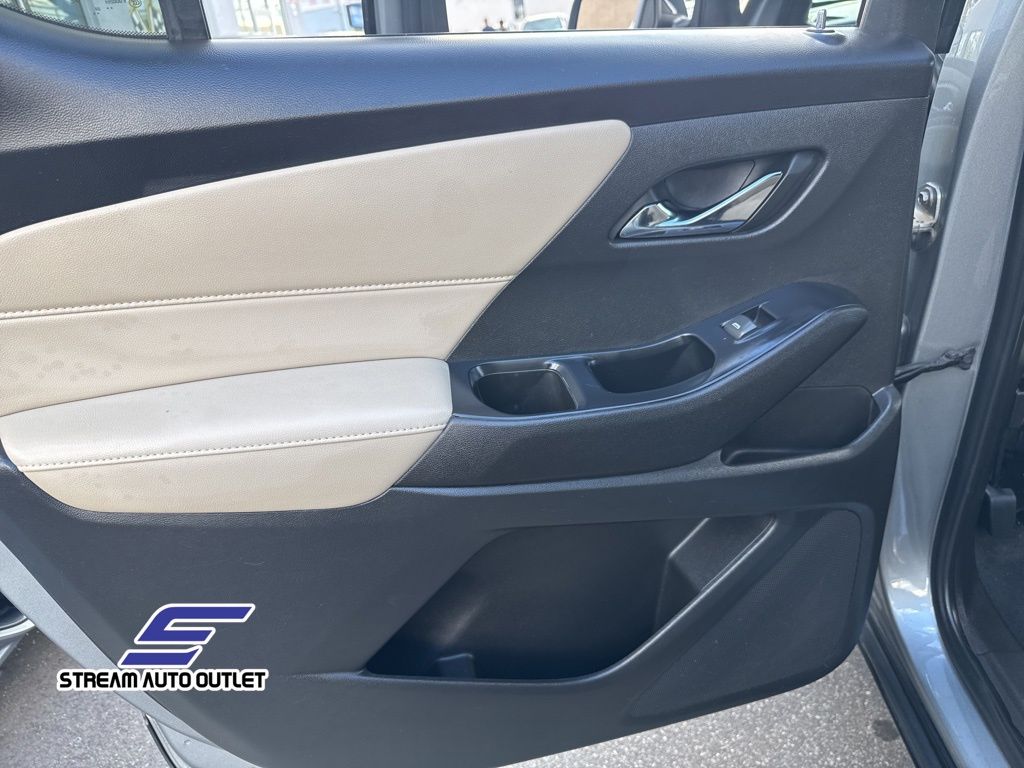 2023 Chevrolet Traverse LS photo 25