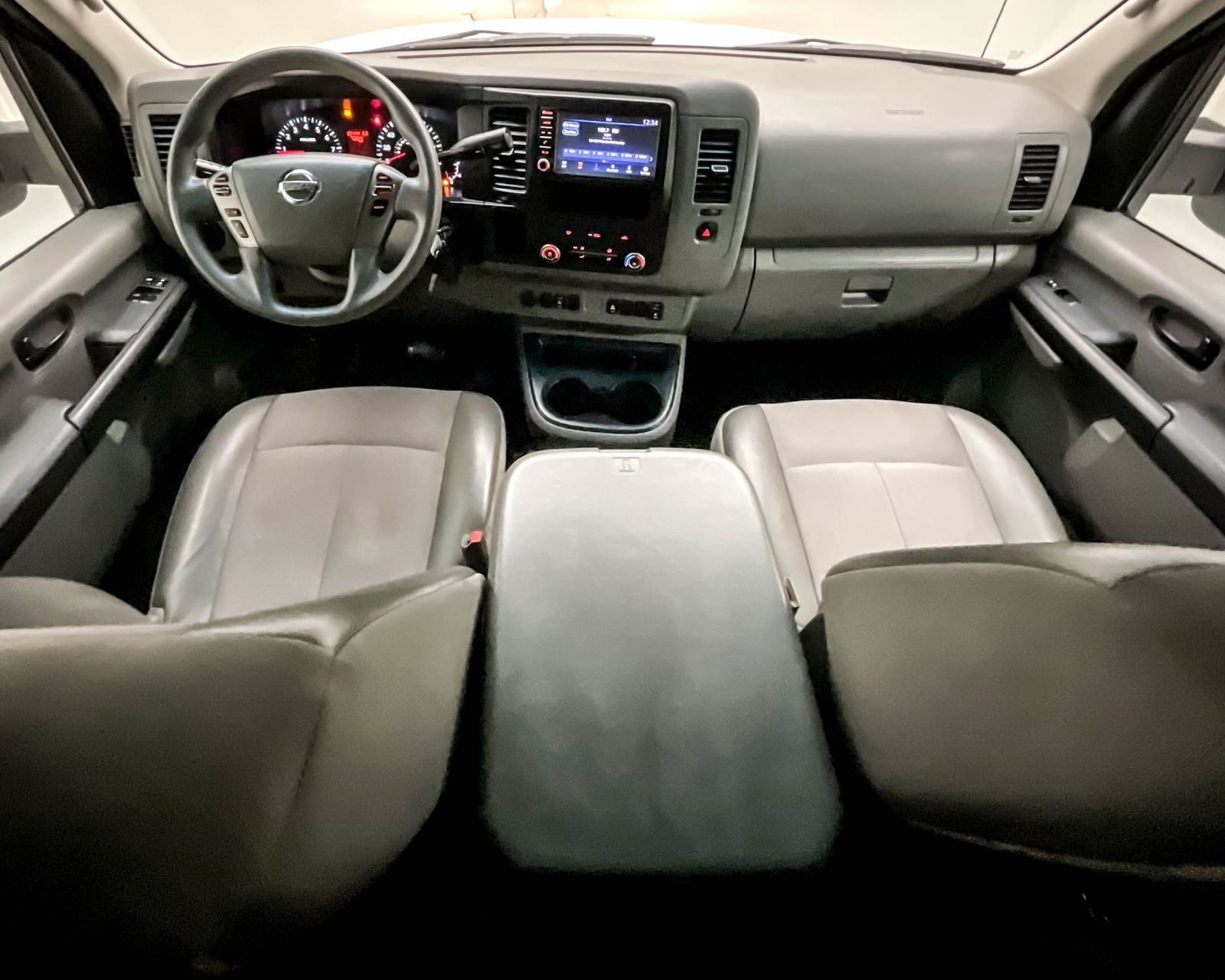 2021 Nissan NV2500 HD SV photo 11