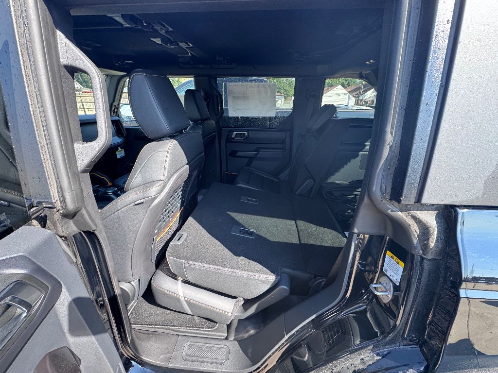 2024 Ford Bronco Badlands photo 12