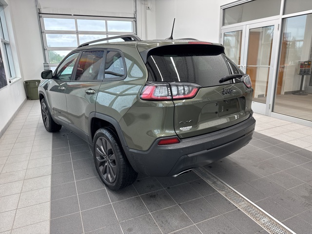 2021 Jeep Cherokee Latitude Lux photo 2