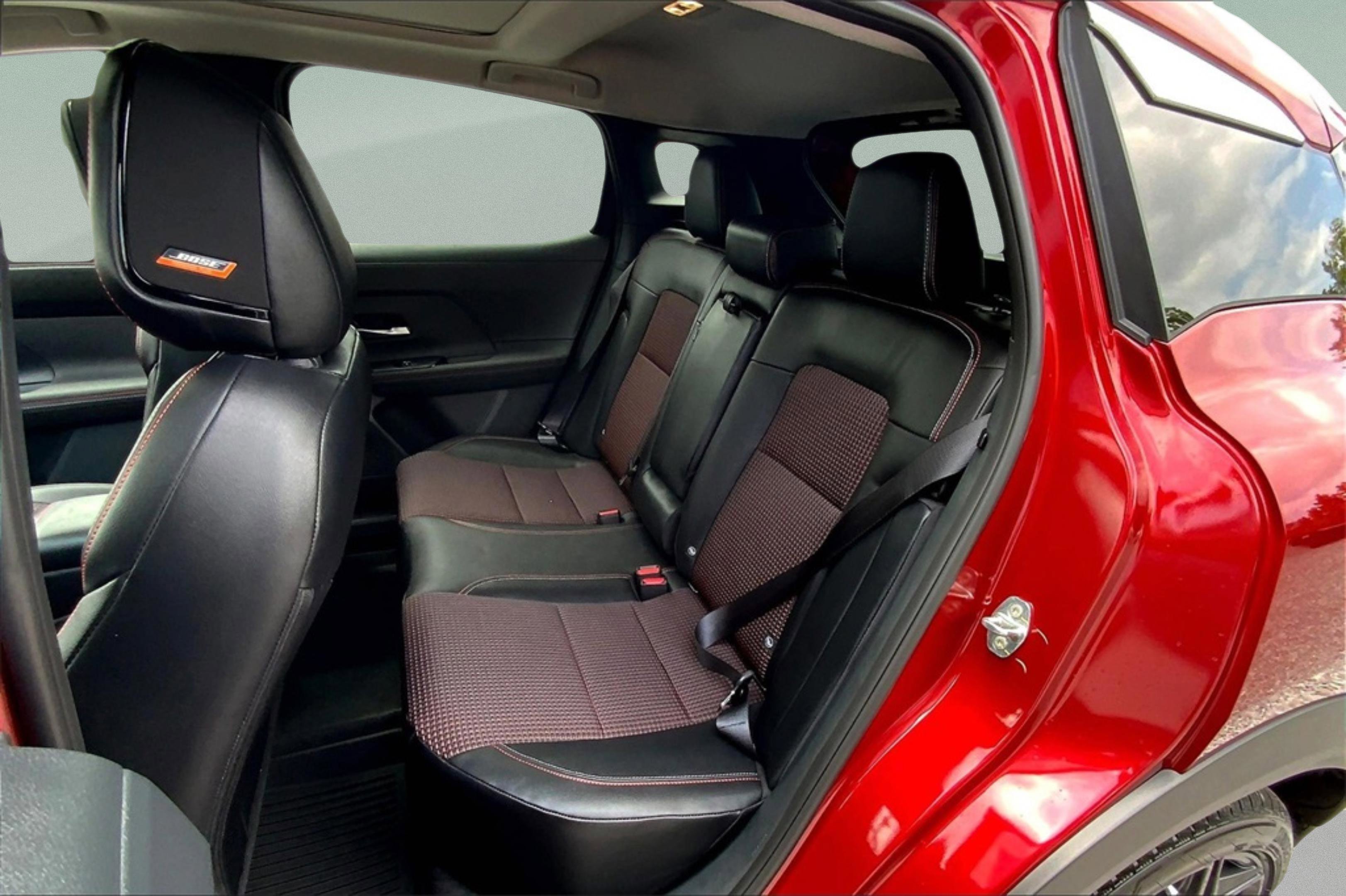 2025 Nissan Kicks SR photo 9