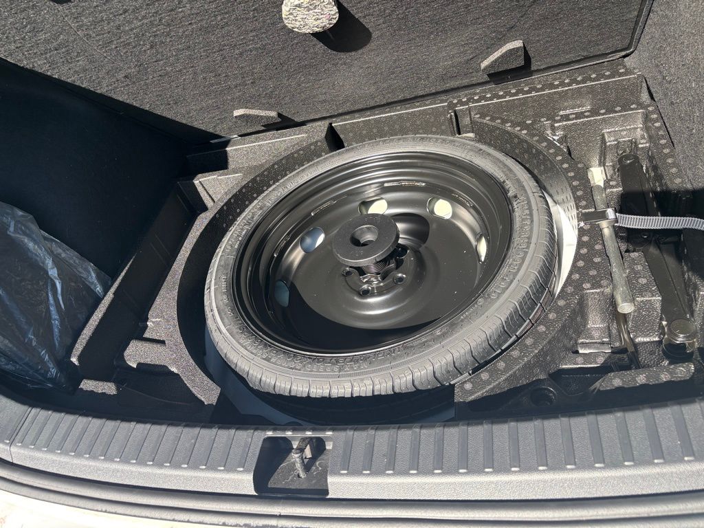 2025 Volkswagen Taos SE photo 22