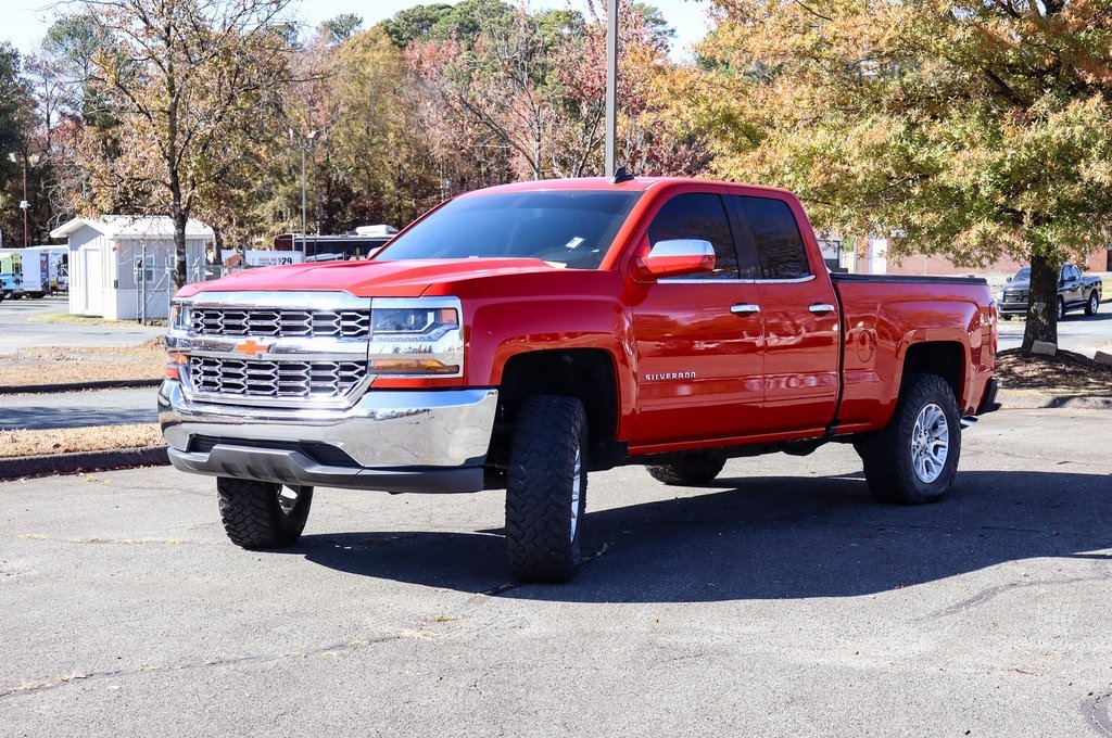 2019 Chevrolet Silverado 1500 LT photo 3