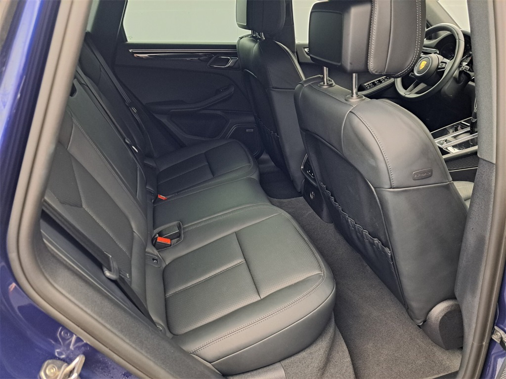 2022 Porsche Macan Base photo 15