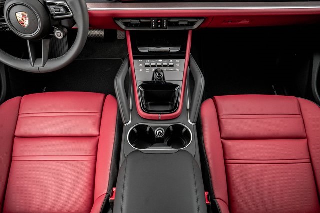 2025 Porsche Cayenne Coupe photo 21