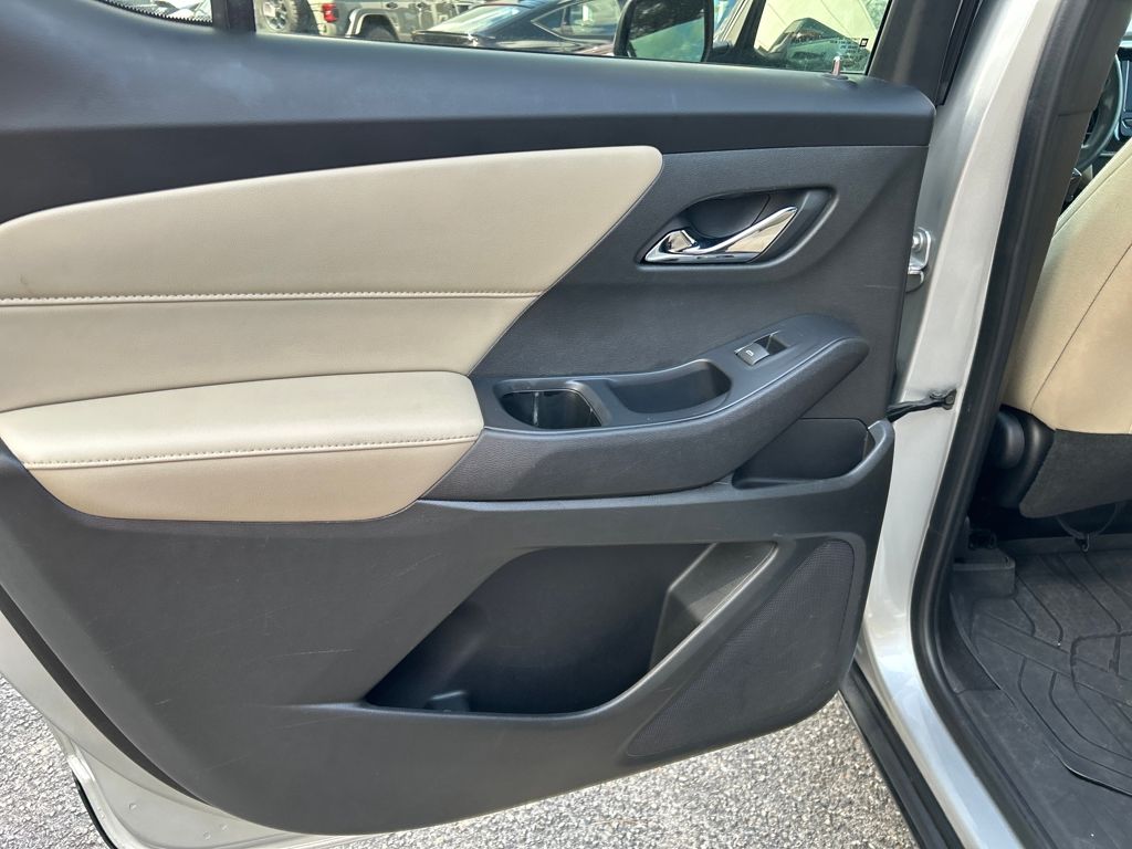 2022 Chevrolet Traverse LS photo 15