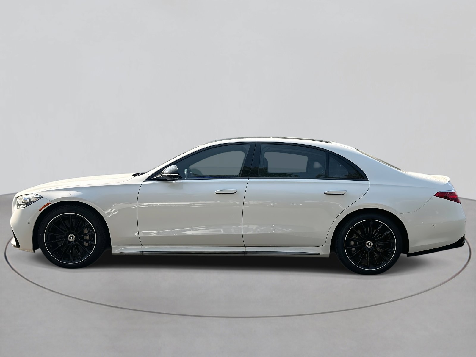 2025 Mercedes Benz S 580 4MATIC photo 2