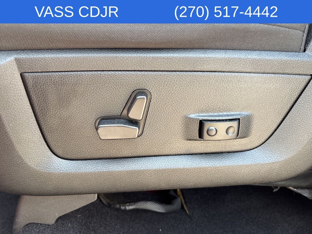 2023 Ram 1500 SLT photo 18