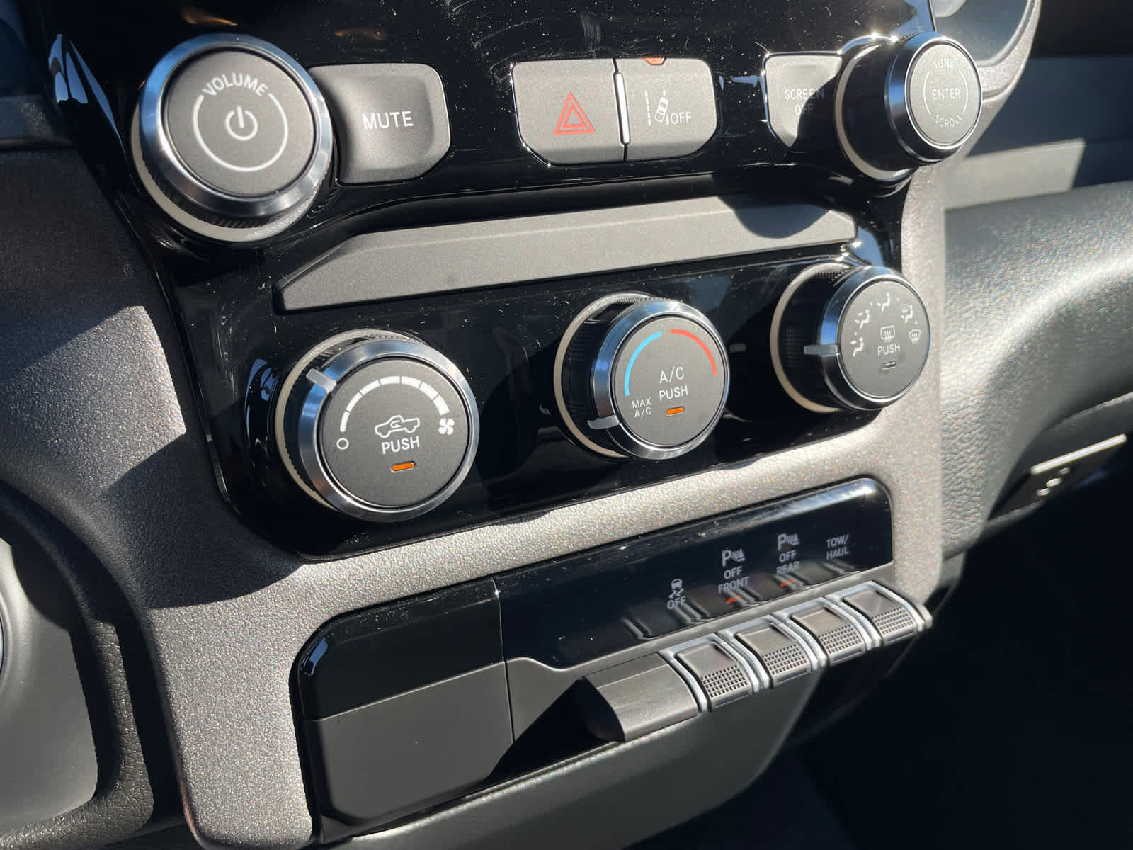 2025 Ram 1500 Tradesman photo 27