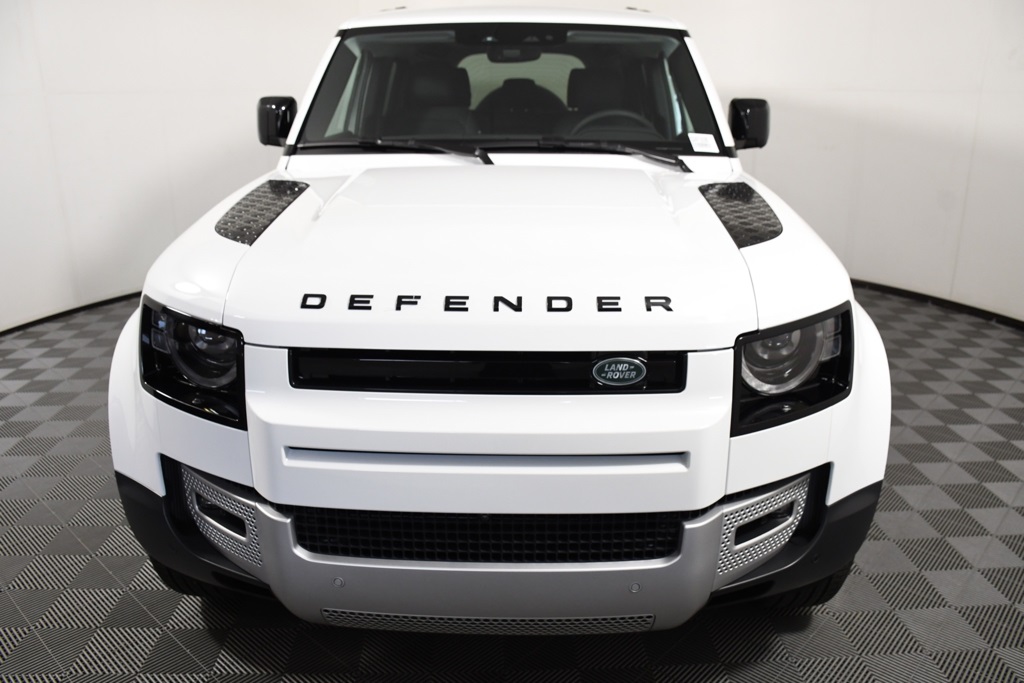 2025 Land Rover Defender 110 S photo 10