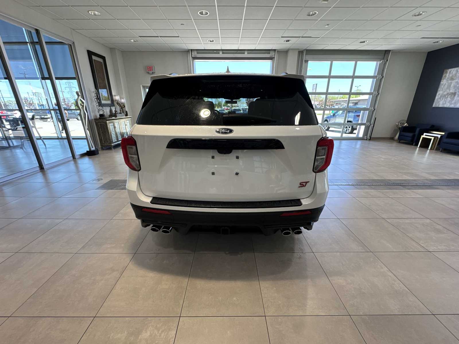 2021 Ford Explorer ST photo 4
