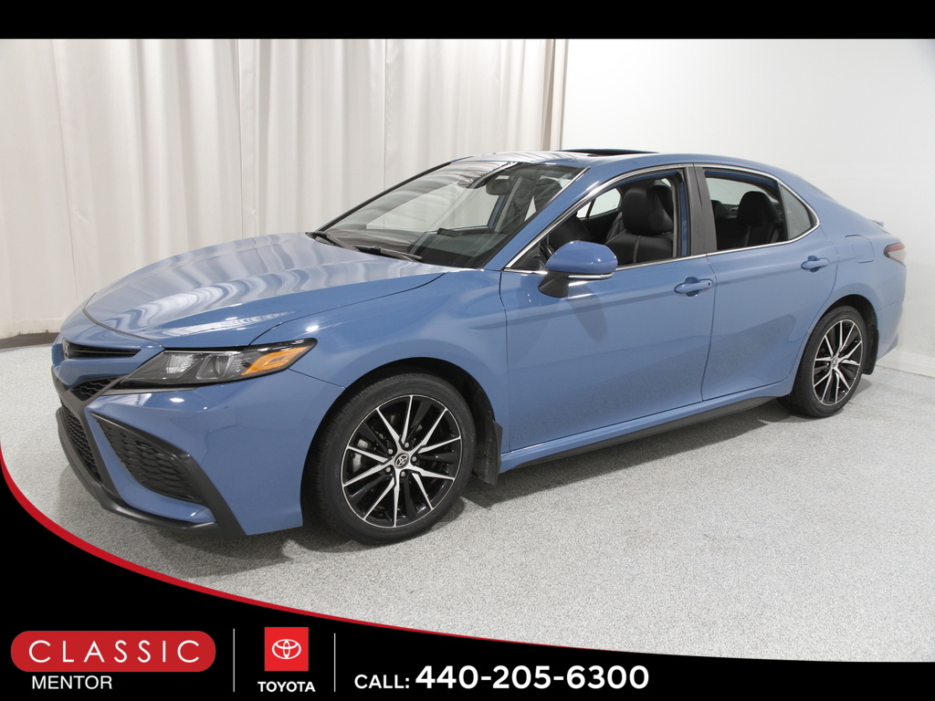 2023 Toyota Camry SE photo 3