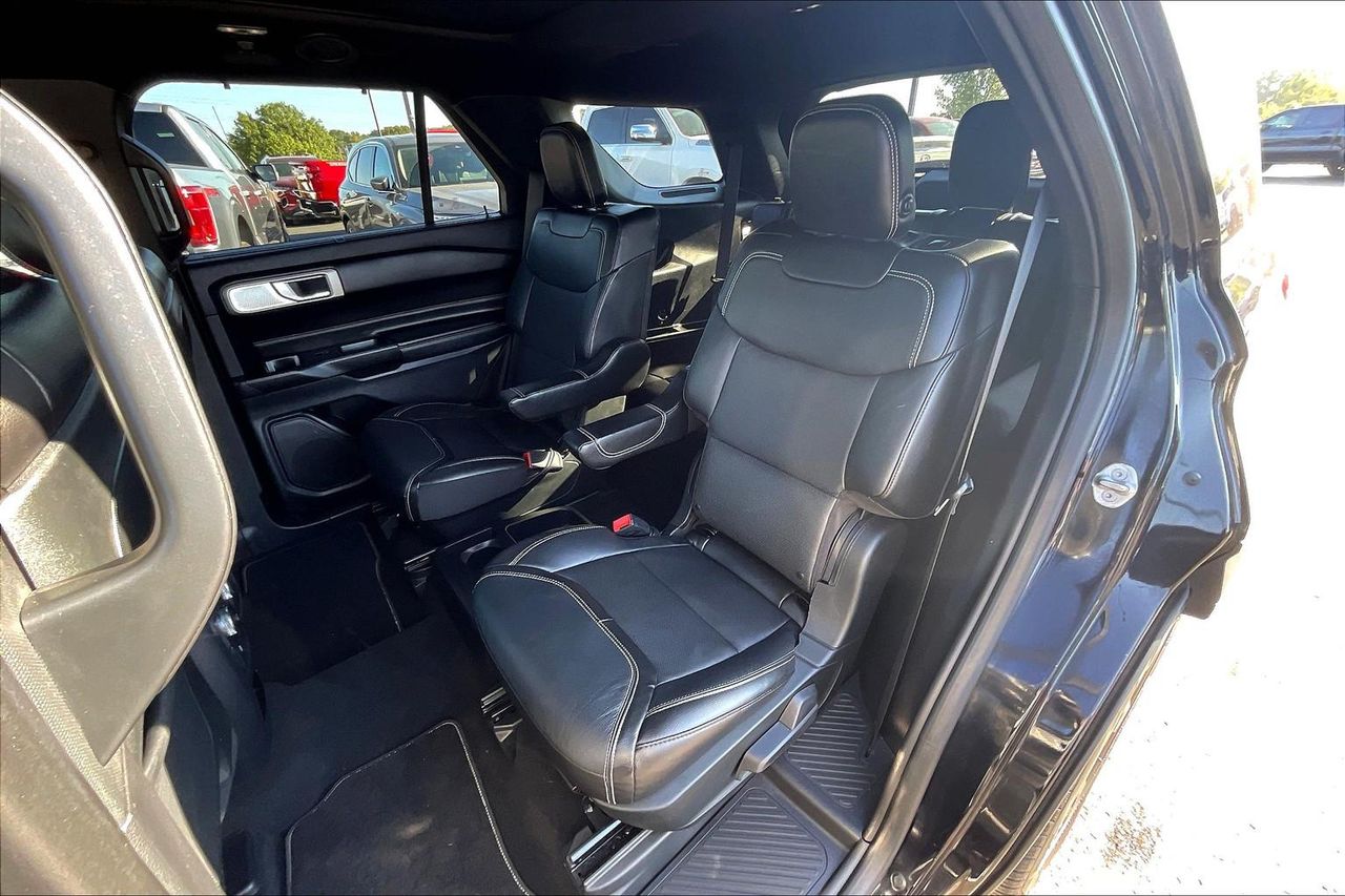 2020 Ford Explorer ST photo 17