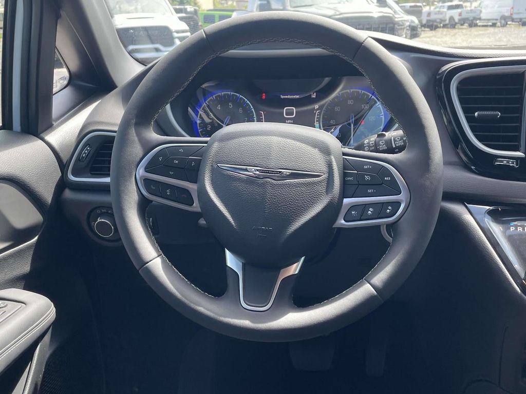2025 Chrysler Voyager LX photo 22