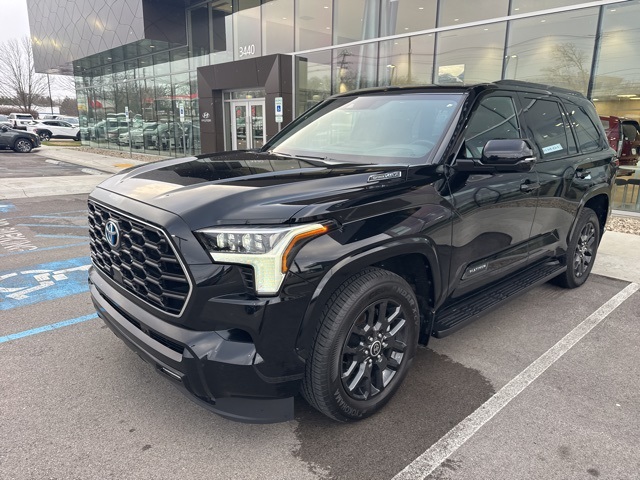 2023 Toyota Sequoia Platinum's photo