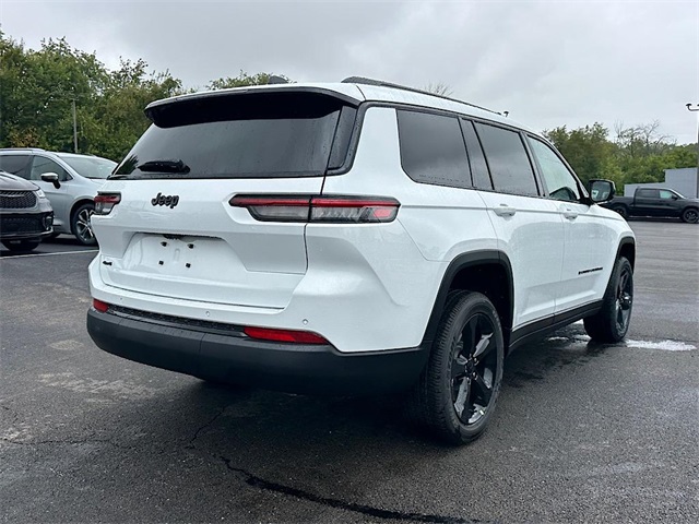2025 Jeep Grand Cherokee Laredo Altitude photo 6