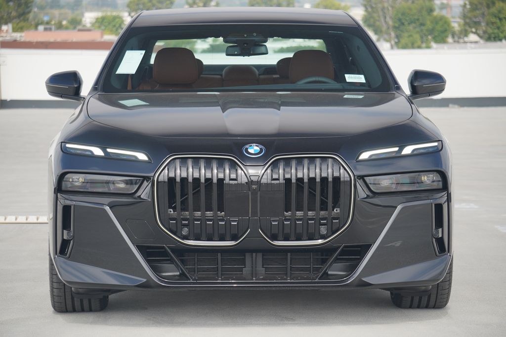 New 2025 Black Sapphire Metallic BMW 750e xDrive image 2