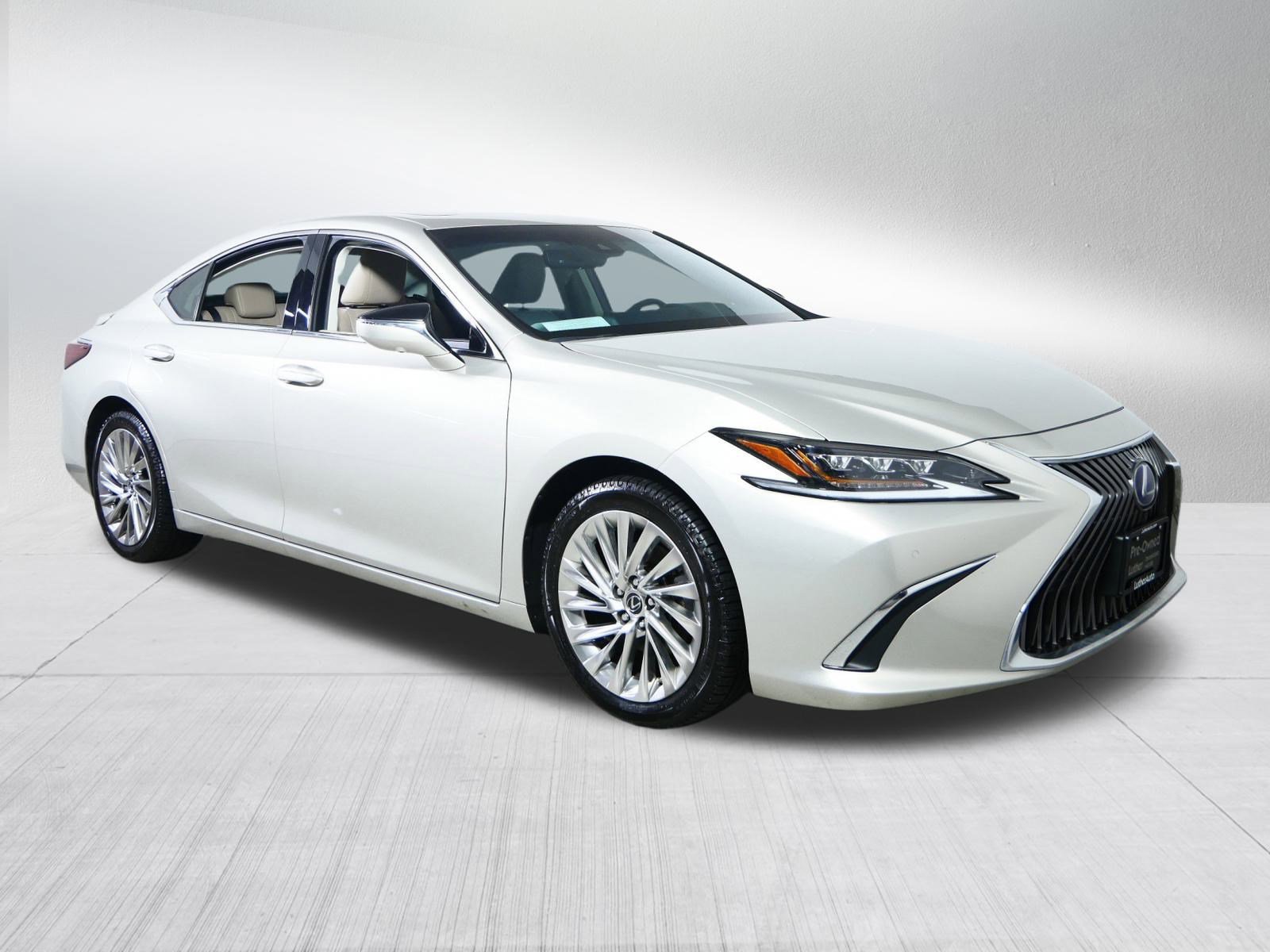 2021 Lexus ES Hybrid 300h Luxury's photo