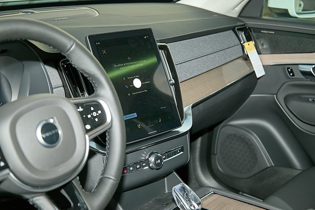 2026 VOLVO XC90 - Image 13