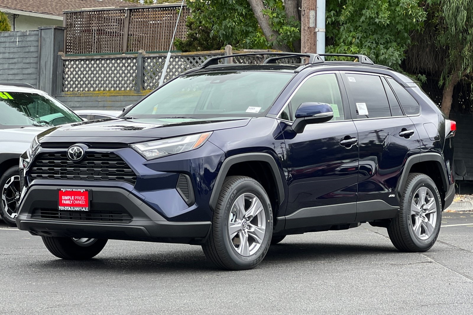 2025 Toyota RAV4 Hybrid XLE photo 2