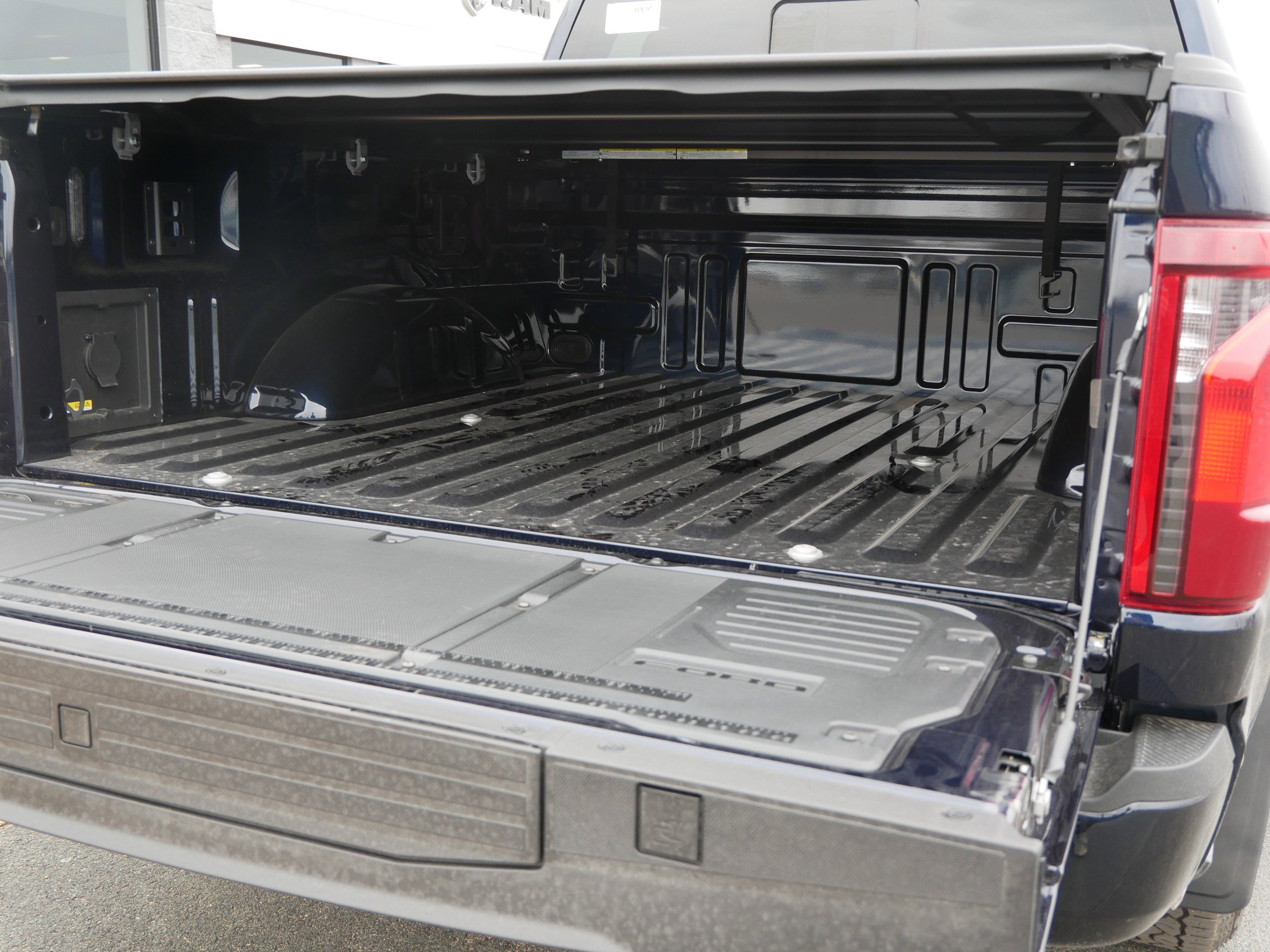 2025 Ford F-150 XLT photo 6