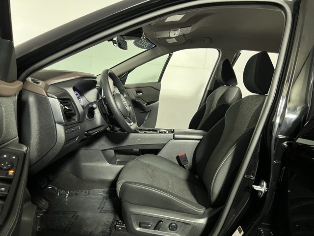 2022 Nissan Rogue SV photo 18