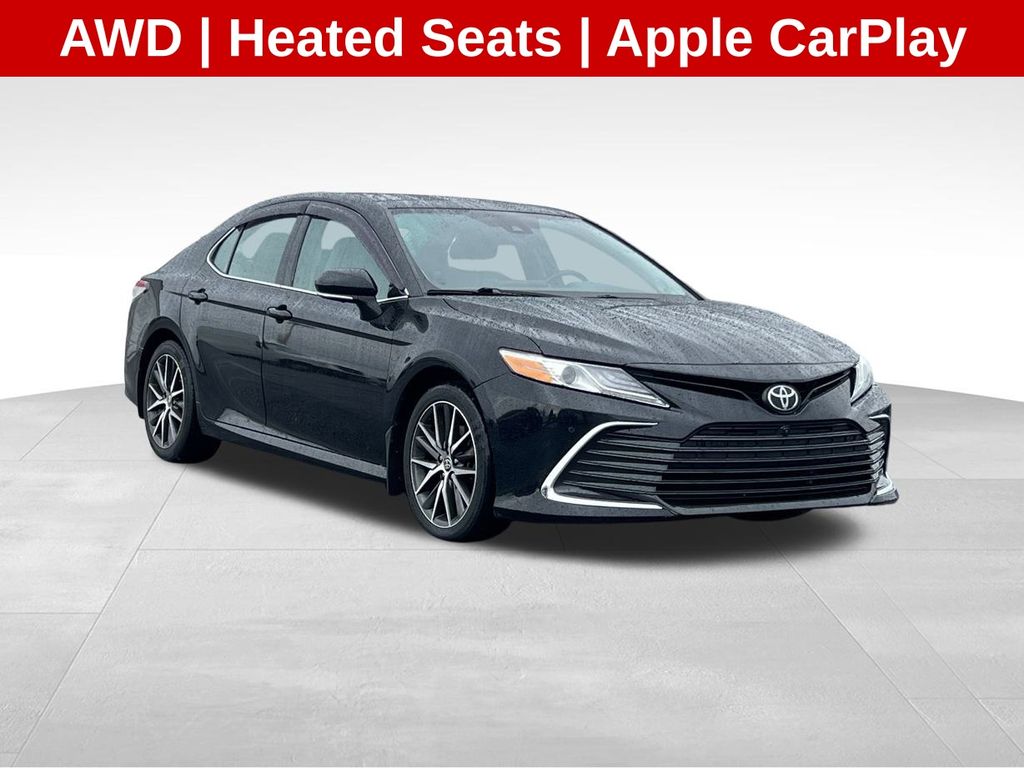 2021 Toyota Camry XLE's photo