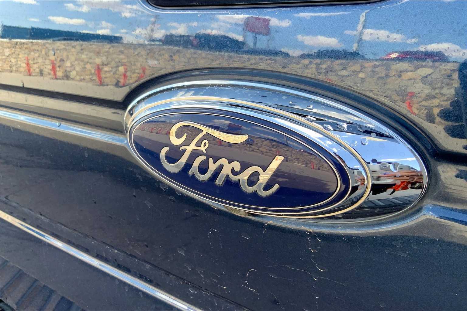 2014 Ford F-150 Limited photo 27