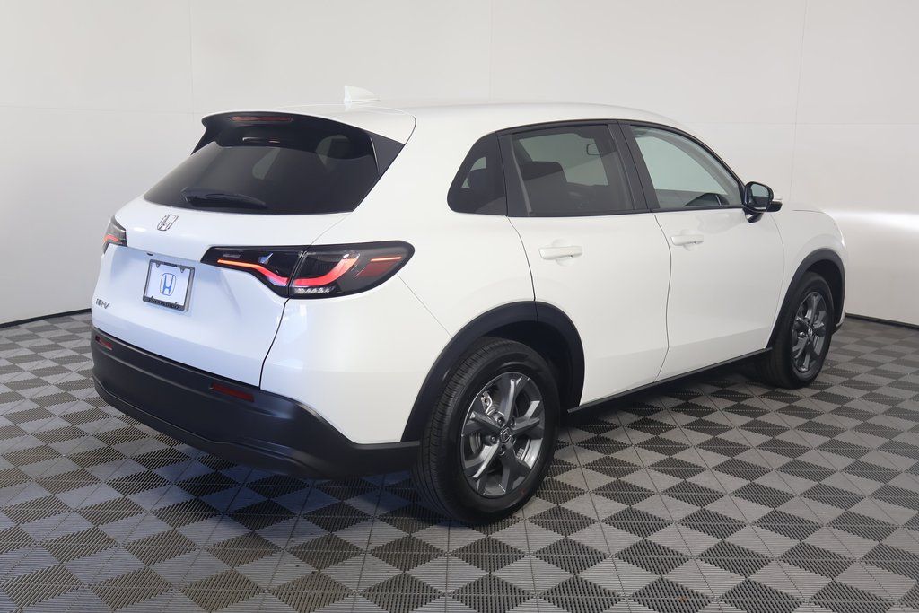 2026 Honda HR-V LX photo 2