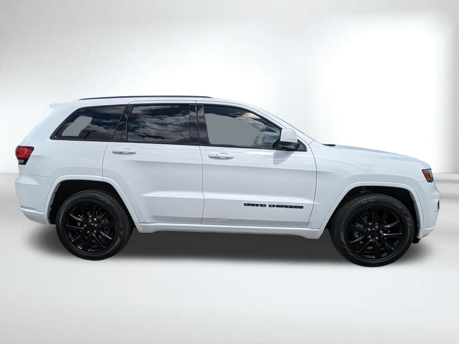2020 Jeep Grand Cherokee Altitude photo 3