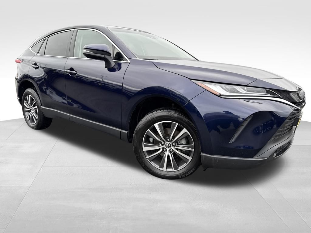 2023 Toyota Venza LE's photo