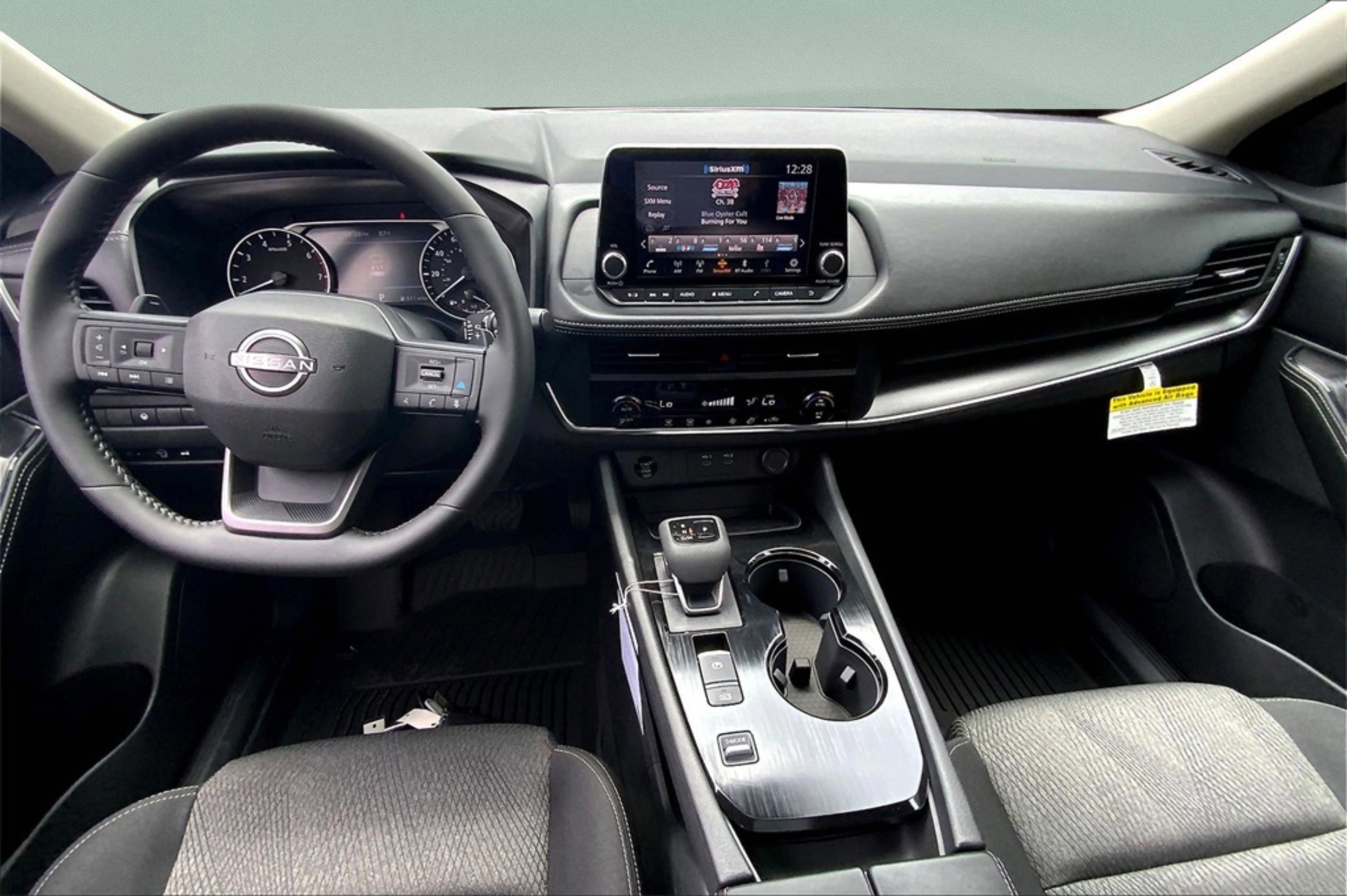 2025 Nissan Rogue SV photo 2