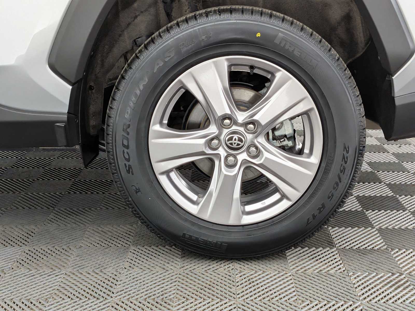 2023 Toyota RAV4 XLE photo 11