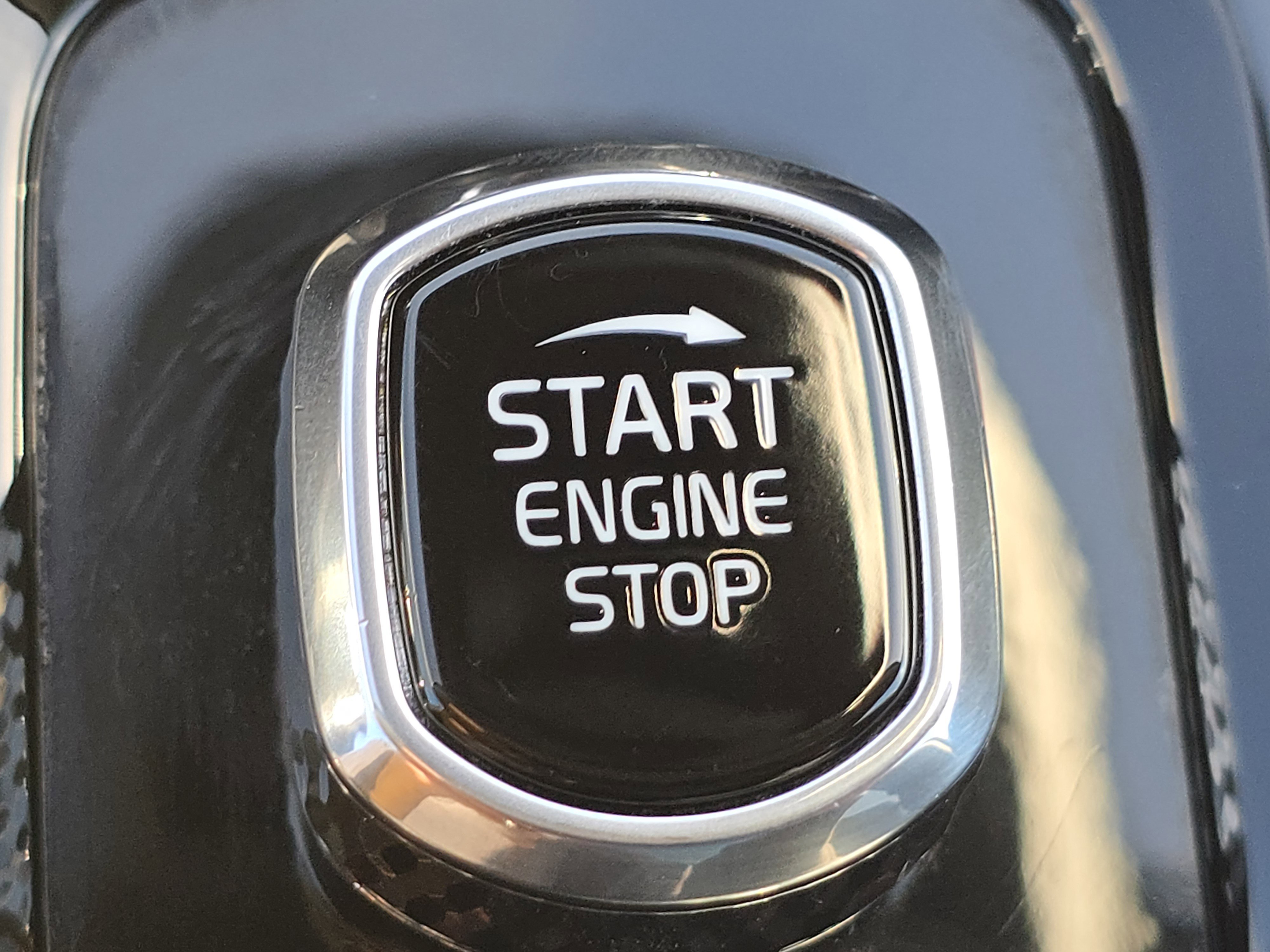 2022 Volvo XC60 Recharge Hybrid Inscription photo 6